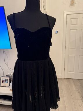 Elegant Black Velvet & Pleated Chiffon Sweetheart Dress